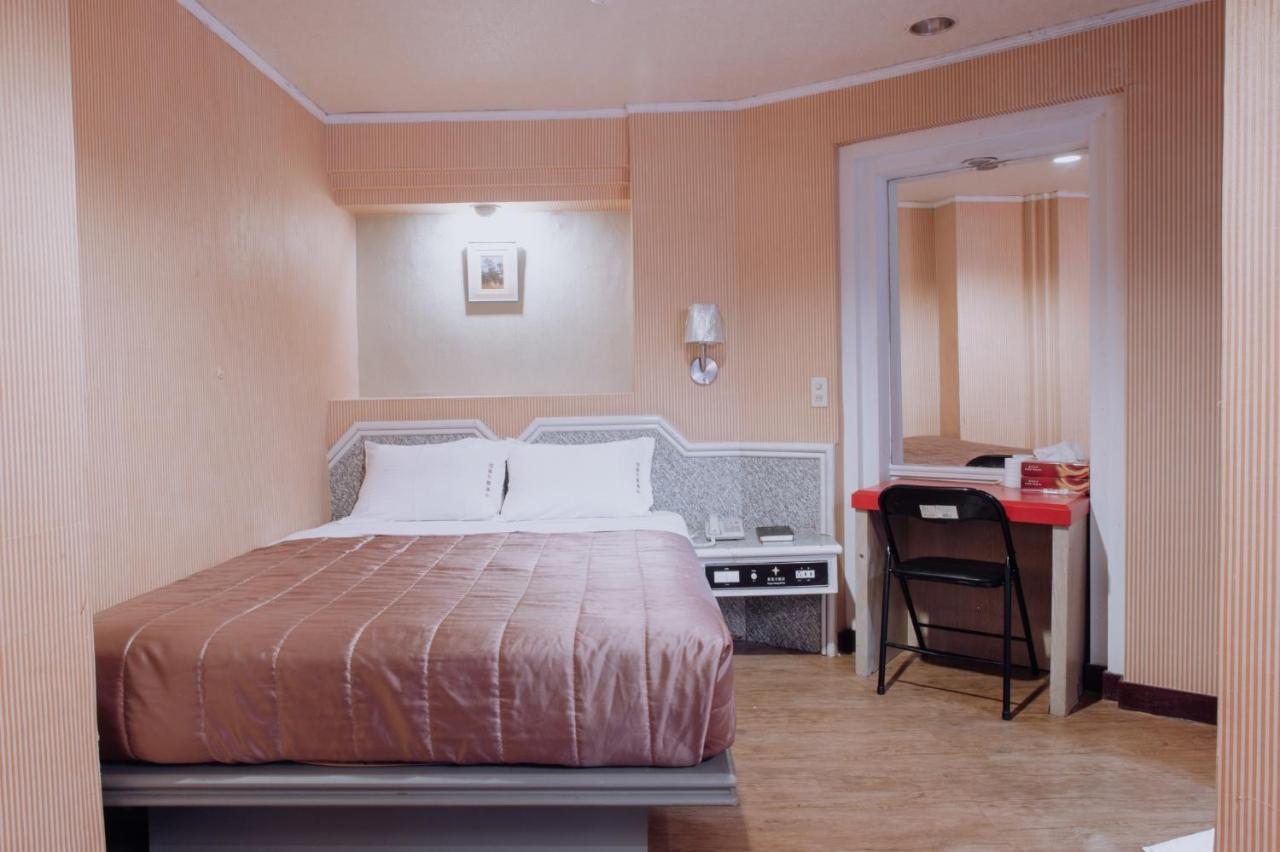 Tong Hsin Hotel Pingtung Exterior foto