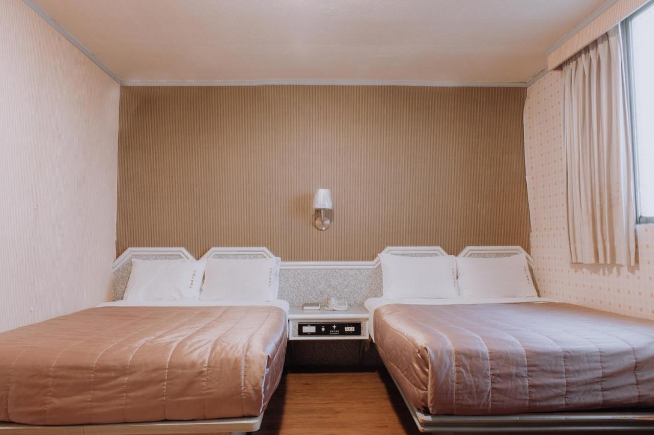 Tong Hsin Hotel Pingtung Exterior foto